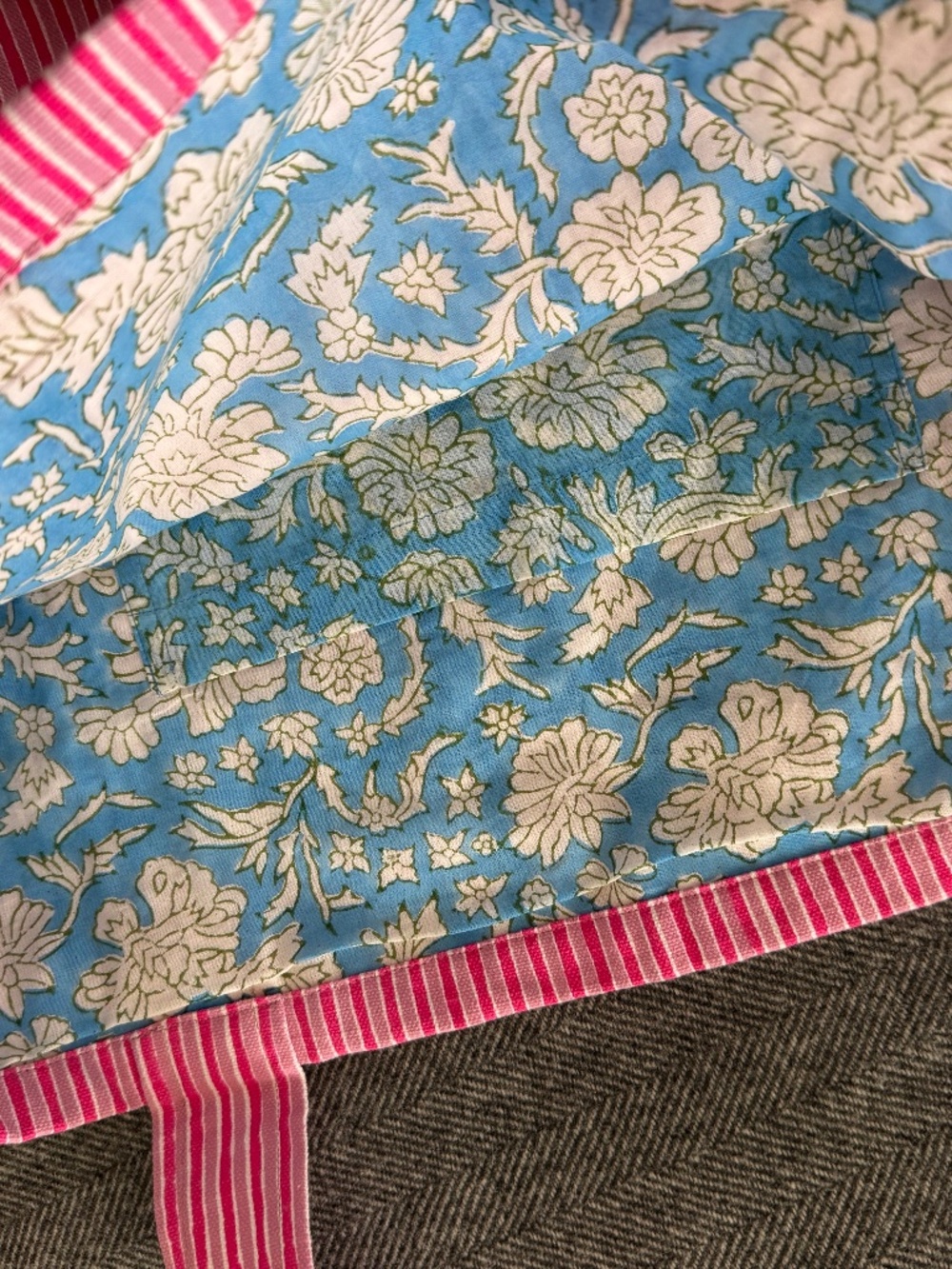 NWT SZ BLOCKPRINTS OVERSIZED COTTON CANVAS TOTE PINK/BLUE - Picture 3 of 13